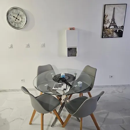 T2 Moderne, Calme Et Entierement Renove. Apartment