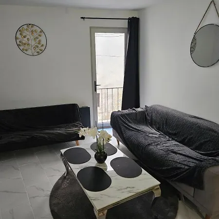 Apartment T2 Moderne, Calme Et Entierement Renove.