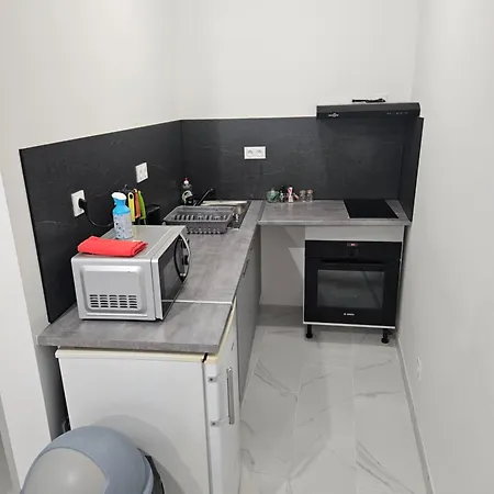 T2 Moderne, Calme Et Entièrement Rénové. *