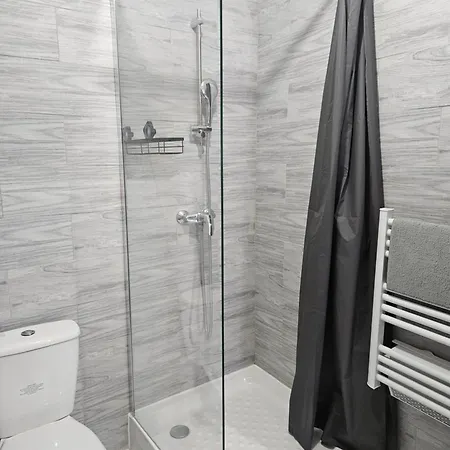Apartamento T2 Moderne, Calme Et Entièrement Rénové.