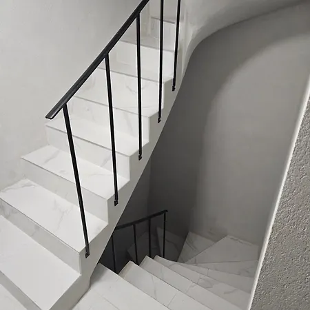 Apartamento T2 Moderne, Calme Et Entièrement Rénové.