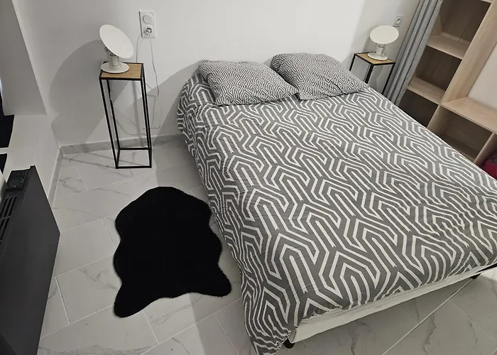 T2 Moderne, Calme Et Entierement Renove. Διαμέρισμα